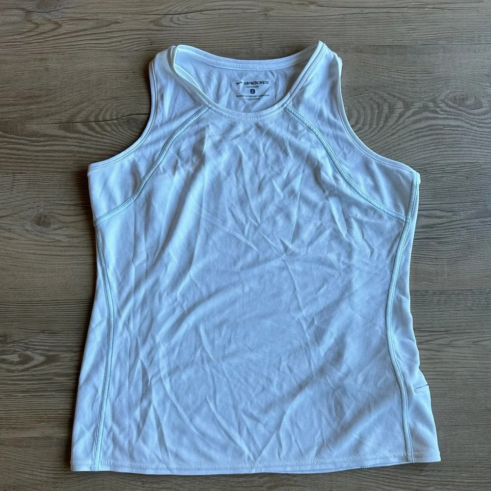 Brooks Equilibrium Technology Womenโs size large White and blue running tank top